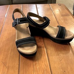 Clarks artisan sandal heels. Excellent condition.